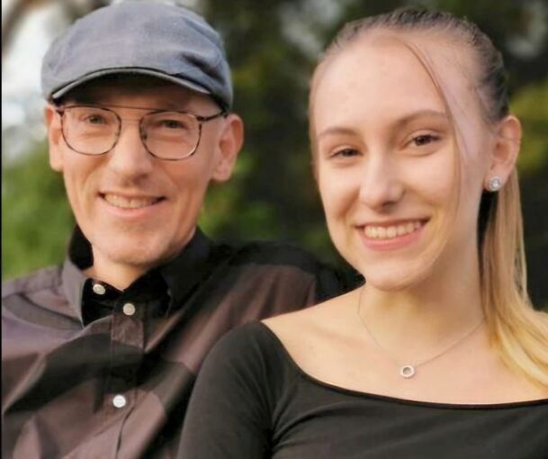 Uli und Lea Eisele singen zugunsten eines Projektes des CVJM Erligheim.