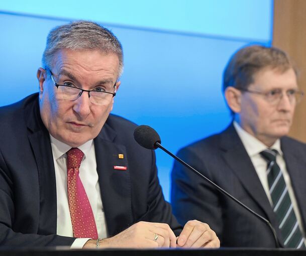 Thomas Bürkle (l), Präsident Unternehmer Baden-Württemberg, und Oliver Barta (r), Hauptgeschäftsführer Unternehmer Baden-Württemberg.