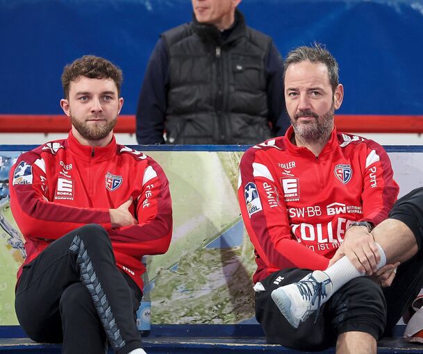 Co-Trainer Manuel Schmidt (links) leitet während des EM-Einsatzes von Chefcoach Iker Romero die Einheiten der Bietigheimer Zweitliga-Handballer.