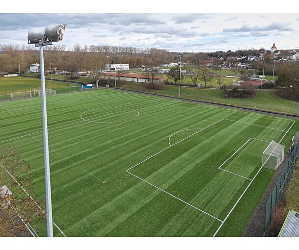 Der Kunstrasenplatz in Freiberg muss saniert werden. Gibt es vom Bund eine Förderung, können die Arbeiten nächstes Jahr starten.