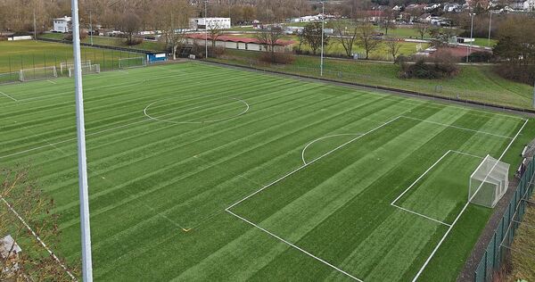 Der Kunstrasenplatz in Freiberg muss saniert werden. Gibt es vom Bund eine Förderung, können die Arbeiten nächstes Jahr starten.