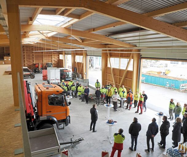 Blick in die neue Fahrzeughalle. Sie ist der erste Schritt bei der Umgestaltung des Bauhofareals.