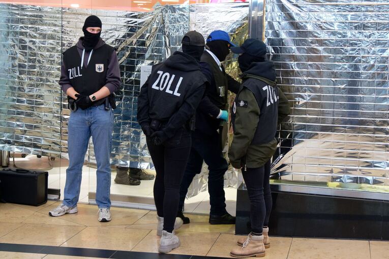 Großrazzia gegen Schwarzarbeit in Nagelstudios