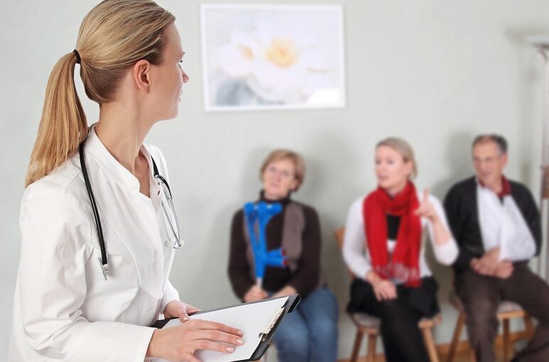 Wohl dem, der einen Hausarzt und damit einen Platz im Wartezimmer sicher hat.