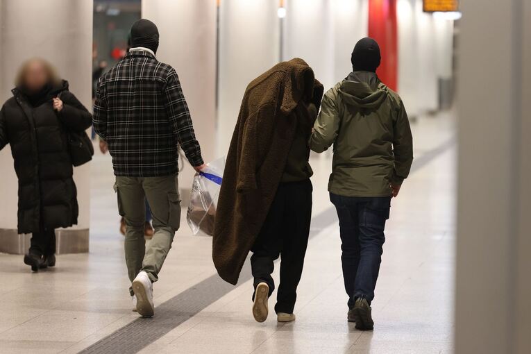 Großrazzia gegen Schwarzarbeit in Nagelstudios