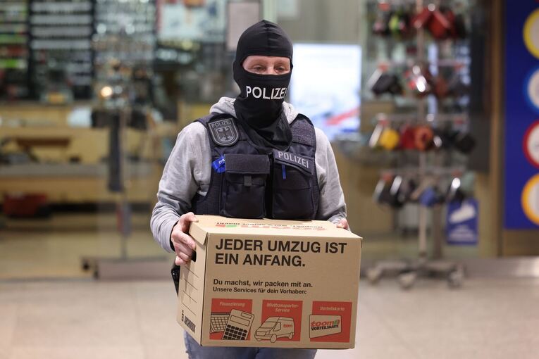 Großrazzia gegen Schwarzarbeit in Nagelstudios