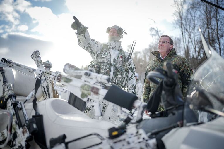 Bundesverteidigungsminister  Pistorius besucht Nato-Übung