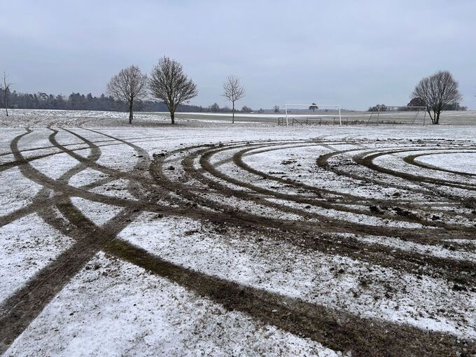 Beschädigter Sportplatz in Rottenburg