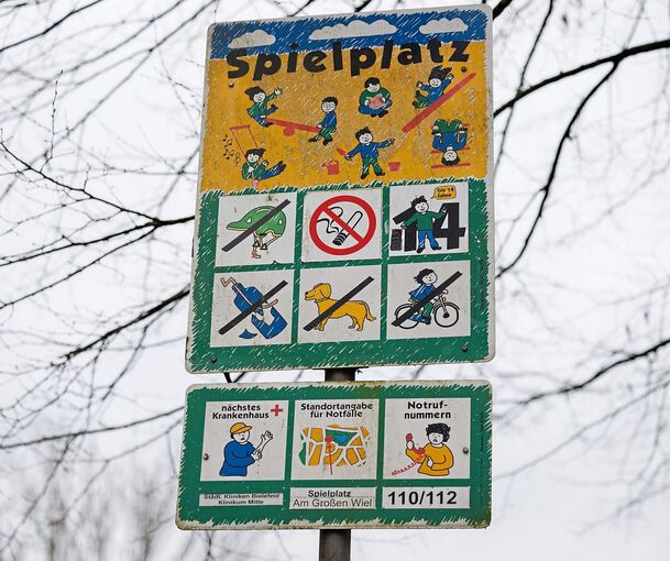 Ein Unbekannter hat sich in der Nähe eines Kinderspielplatzes in Besigheim entblößt.