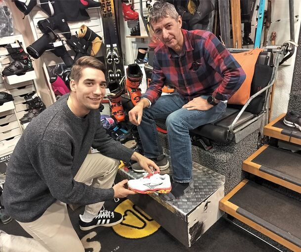 Ungewohnter Anblick: Nikola Vlahovic bei der Arbeit statt im Handball-Trikot der SG BBM.