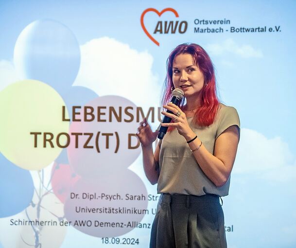 Sarah Straub bei einem Vortrag der AWO Marbach-Bottwartal.