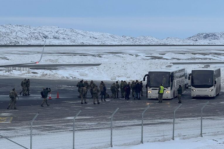 Deutsches Bundeswehr-Team kommt abends auf Grönland an