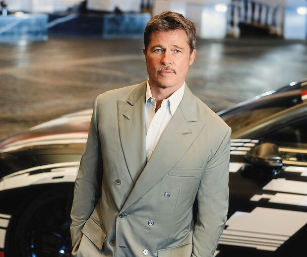 Brad Pitt ist Markenbotschafter für das neue Mercedes-AMG GT 4-Türer Coupé.