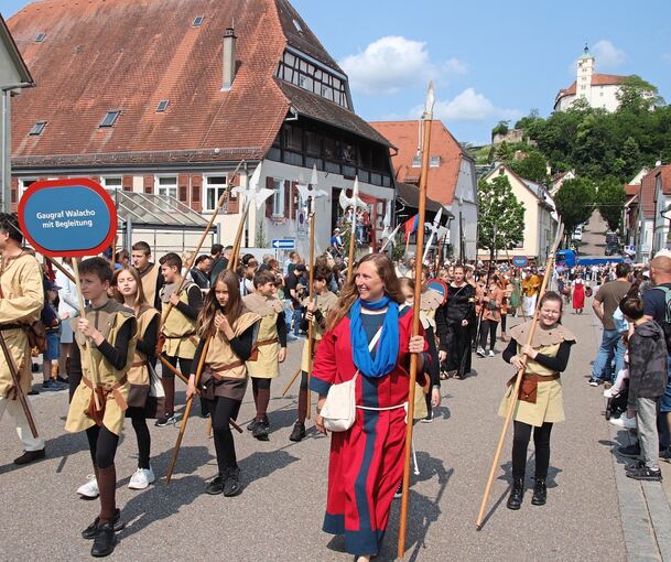 Der Vaihinger Maientag hat eine lange Tradition. Über 100 Gruppen nehmen in der Regel am Pfingstmontag am Festzug teil. Die Vorbereitungen für 2026 laufen.