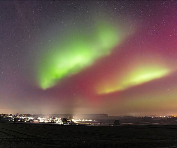 LKZ-Leser Michael Schüßler hat die Polarlichter von einem Feldweg bei Schöckingen in Richtung Hemmingen fotografiert.