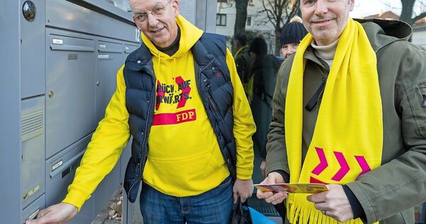 Christian Dürr rings doorbells in Ludwigsburg: FDP focuses on door-to-door ...