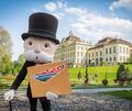Mr. Monopoly besucht Ludwigsburg. Da darf auch ein Besuch im Blühenden Barock nicht fehlen. Mr. Monopoly besucht Ludwigsburg. Da darf auch ein Besuch im Blühenden Barock nicht fehlen.