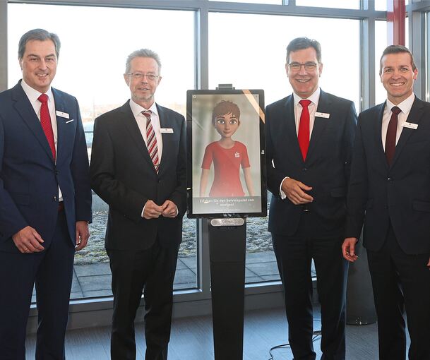 Vier Banker und ein Avatar (von links): die KSK-Vorstände Thomas Geiger, Heinz-Werner Schulte, Thomas Raab und Marco Beckbissinger, in der Mitte KI-Avatar Kim.