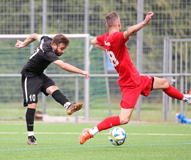 Einer der „Superstars“, die den AKV im Winter verlassen: Offensiv-Dribbler Emir Doci (links).