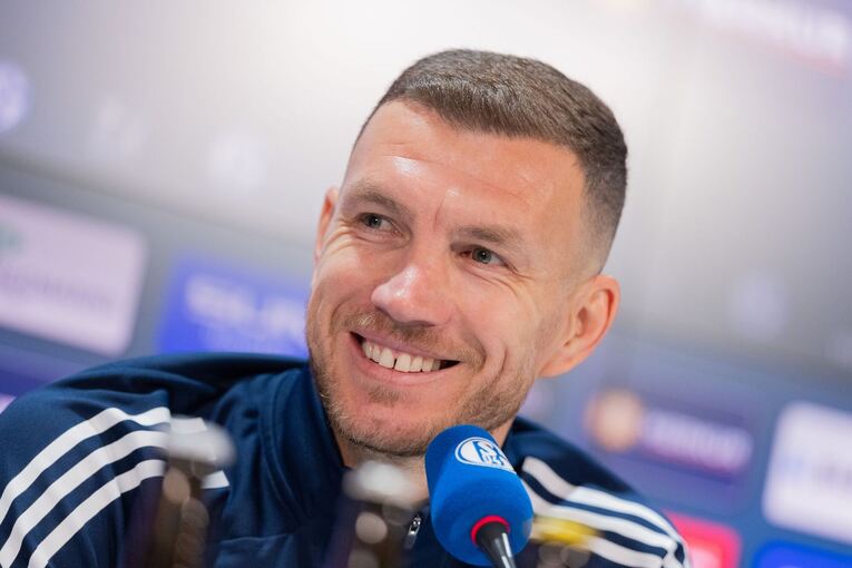Schalke 04 - Edin Dzeko