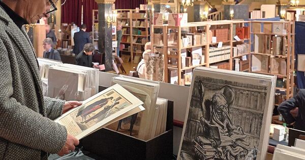 Bietet alles, was das Sammlerherz begehrt: Die Antiquaria in der Musikhalle.