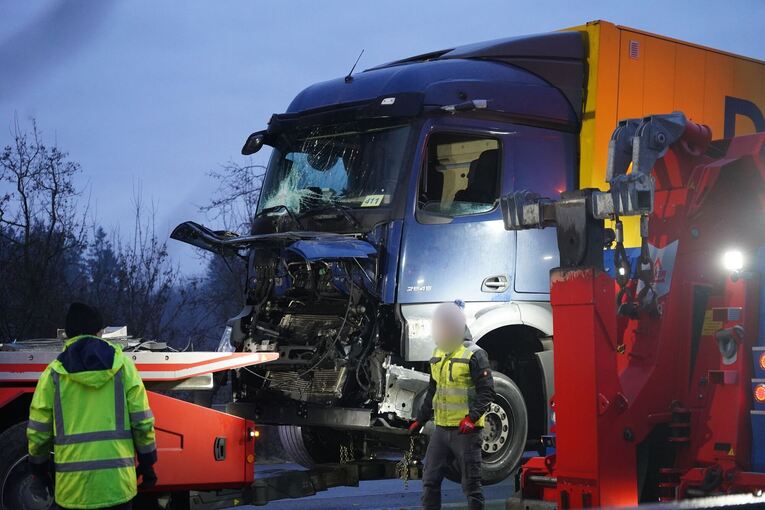 Unfallserie auf der A44 - Tote und Verletzte