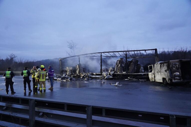 Unfallserie auf der A44 - Tote und Verletzte
