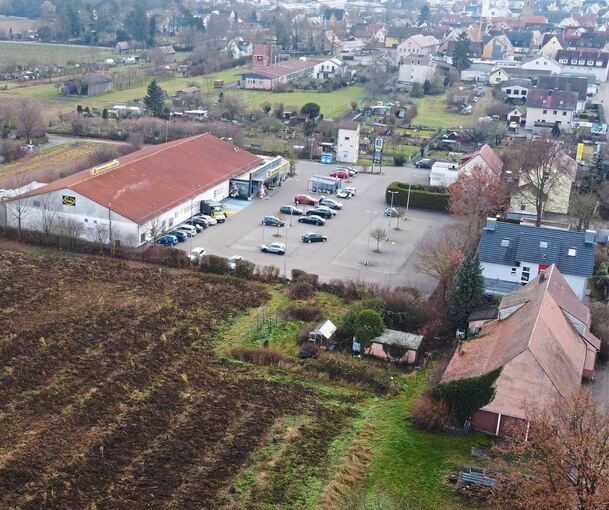 Rossmann auf der grünen Wiese: Der Drogeriemarkt soll nördlich des Edeka-Markts in der Meimsheimer Straße gebaut werden.