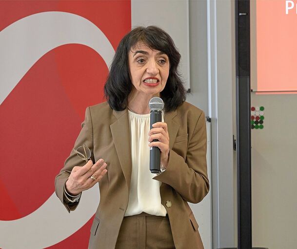 Für Landtagspräsidentin Muhterem Aras sind Demokratie und Verwaltung zwei Seiten einer Medaille.