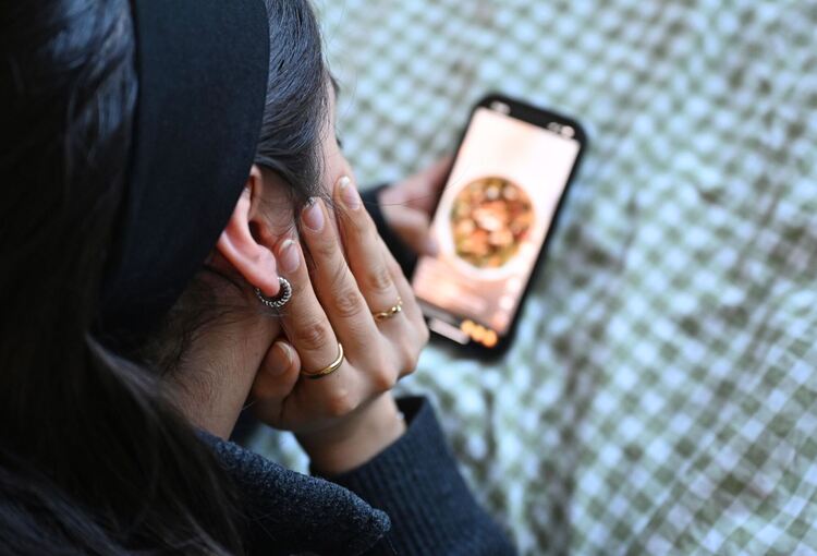 Jugendliche mit Smartphone Jugendliche mit Smartphone