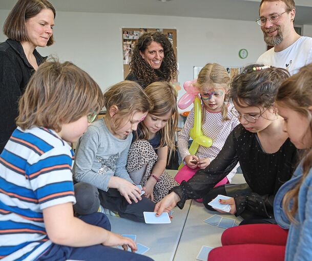 Der Andreang beim Tag der offenen Tür in der Freien Grundschule Pattonville ist groß.