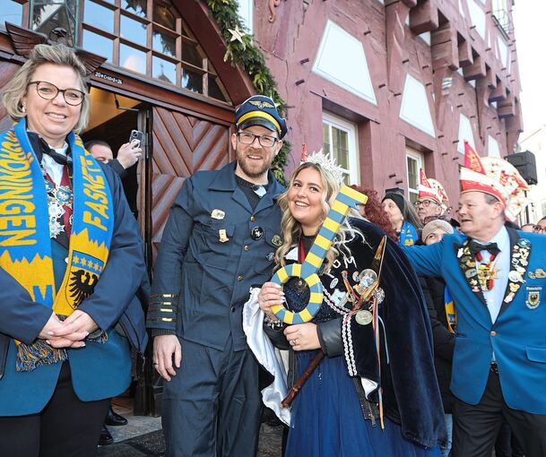 Pilot Hübner muss andere Gefilde ansteuern – seinen Rathausschlüssel hat ihm Ilaria I. von Kalabrien abgeluchst.