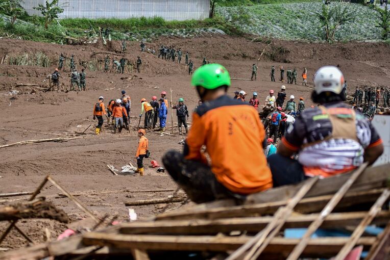 Nach dem Erdrutsch in Indonesien Nach dem Erdrutsch in Indonesien