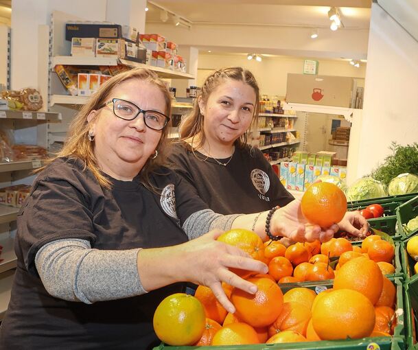 Klara Feher (links) ist die neue Inhaberin von Klaras Lädle in Poppenweiler. Vormittags wird sie von ihrer Tochter Vanessa unterstützt.
