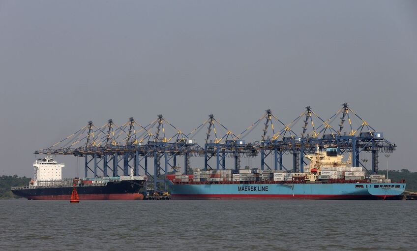 Nhava Sheva Containerterminal bei Mumbai