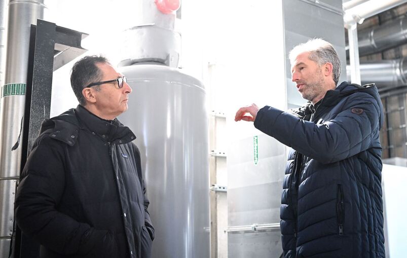 Treffen von Özdemir und Palmer in Solarthermie-Park Tübingen