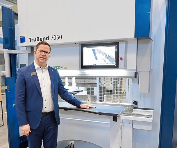 Alexander Kunz von Trumpf zeigt, was eine sichere Maschine ausmacht.