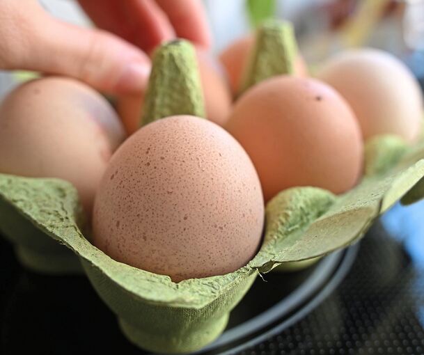 Unbekannte haben Eier auf ein Haus geworfen.