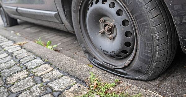 Unbekannte-zerstechen-in-Kornwestheim-Autoreifen