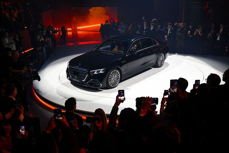 Mercedes-Benz stellt überarbeitete S-Klasse vor