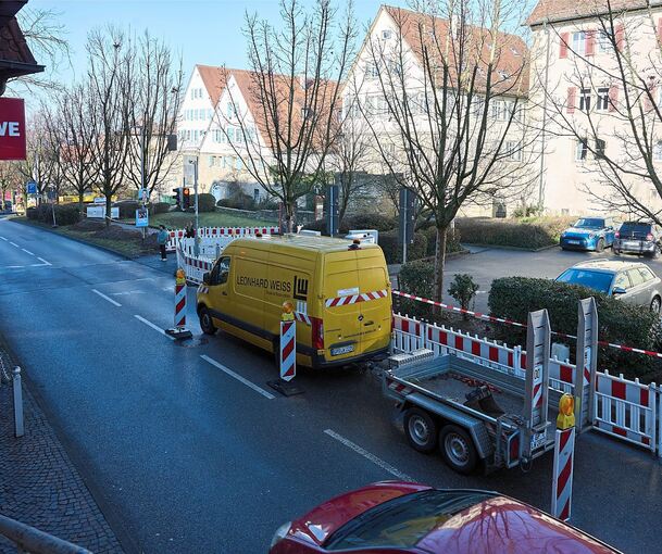 Die Grabenstraße ist halbseitig gesperrt. Der Verkehr aus Richtung des König-Wilhelm-Platzes kommt aber durch.