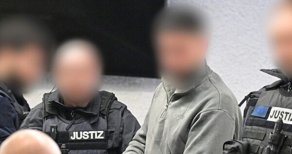 Der Hauptangeklagte im Prozess um das tödliche Autorennen von Ludwigsburg im Gerichtssaal.