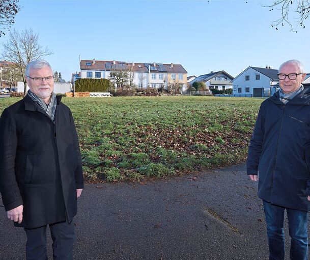 Pfarrer Pius Angstenberger und Kirchengemeinderat Rudolf Grill.