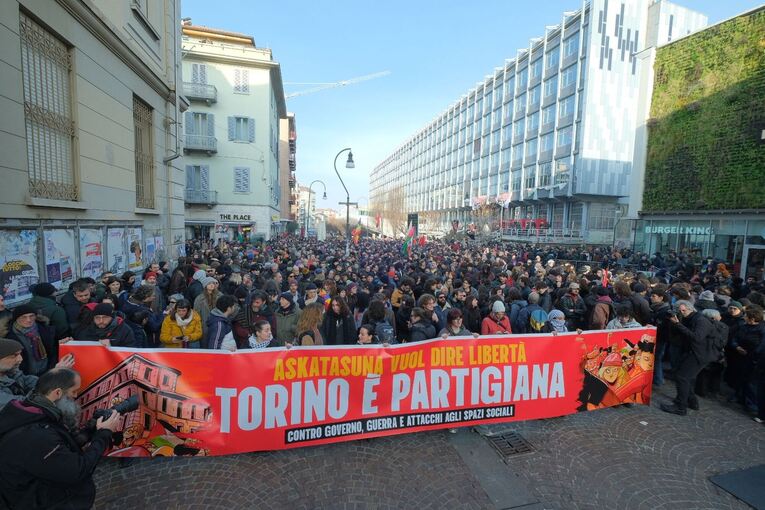 Demonstration gegen Räumung des Turiner Zentrums Askatasuna