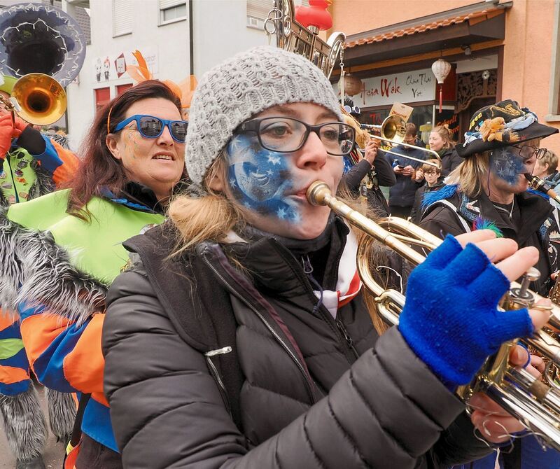 Laut, lauter, Guggenmusik. Laut, lauter, Guggenmusik.