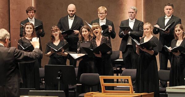 Ernten jubelnden Beifall und Bravorufe: die Sängerinnen und Sänger der Gaechinger Cantorey unter der Leitung von Hans-Christoph Rademann.
