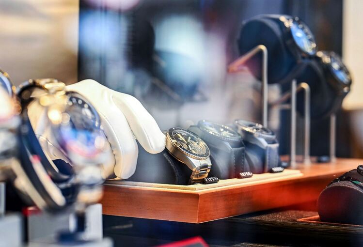 Luxusuhren in einem Juweliergeschäft