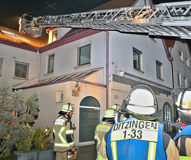 Die Feuerwehr Ditzingen sowie andere Feuerwehren aus der Umgebung waren im Einsatz. Die Feuerwehr Ditzingen sowie andere Feuerwehren aus der Umgebung waren im Einsatz.