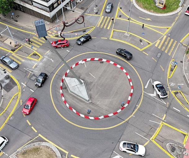 Bis zum Herbst soll aus dem Provisorium ein echter Kreisverkehr werden.