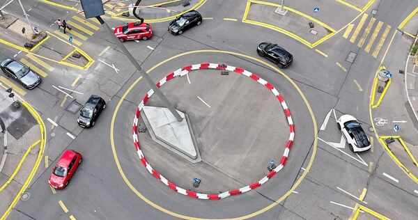 Bis zum Herbst soll aus dem Provisorium ein echter Kreisverkehr werden.